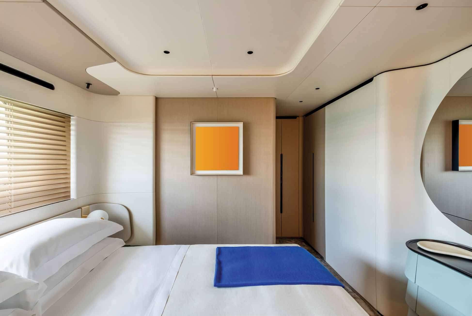 Azimut Trideck 38m guest cabins