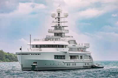 Unveiling the Rise of Vertical Bows in Modern Yachts: Advantages, Considerations, and Alternative Designs