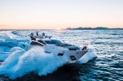 <b>Галерея</b>  Sunseeker 101 Sport Yacht Freaky Franks 