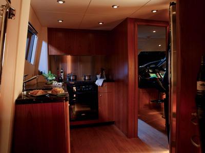 <b>Галерея интерьеров</b>  Sunseeker 90 Yacht Notorious 