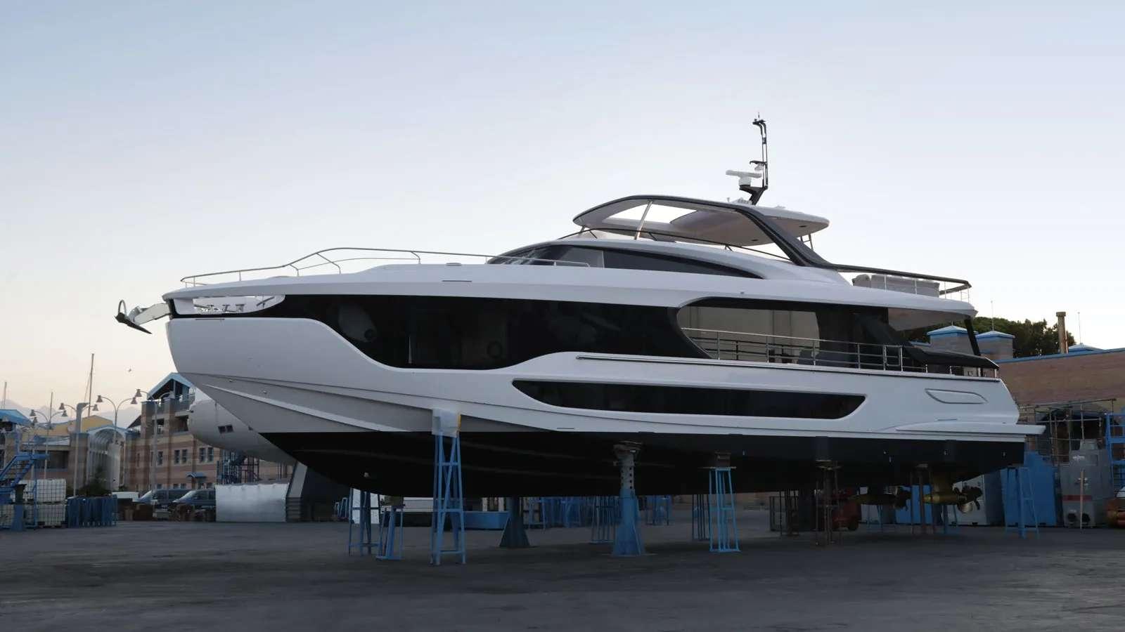 yacht 26 metri prezzo