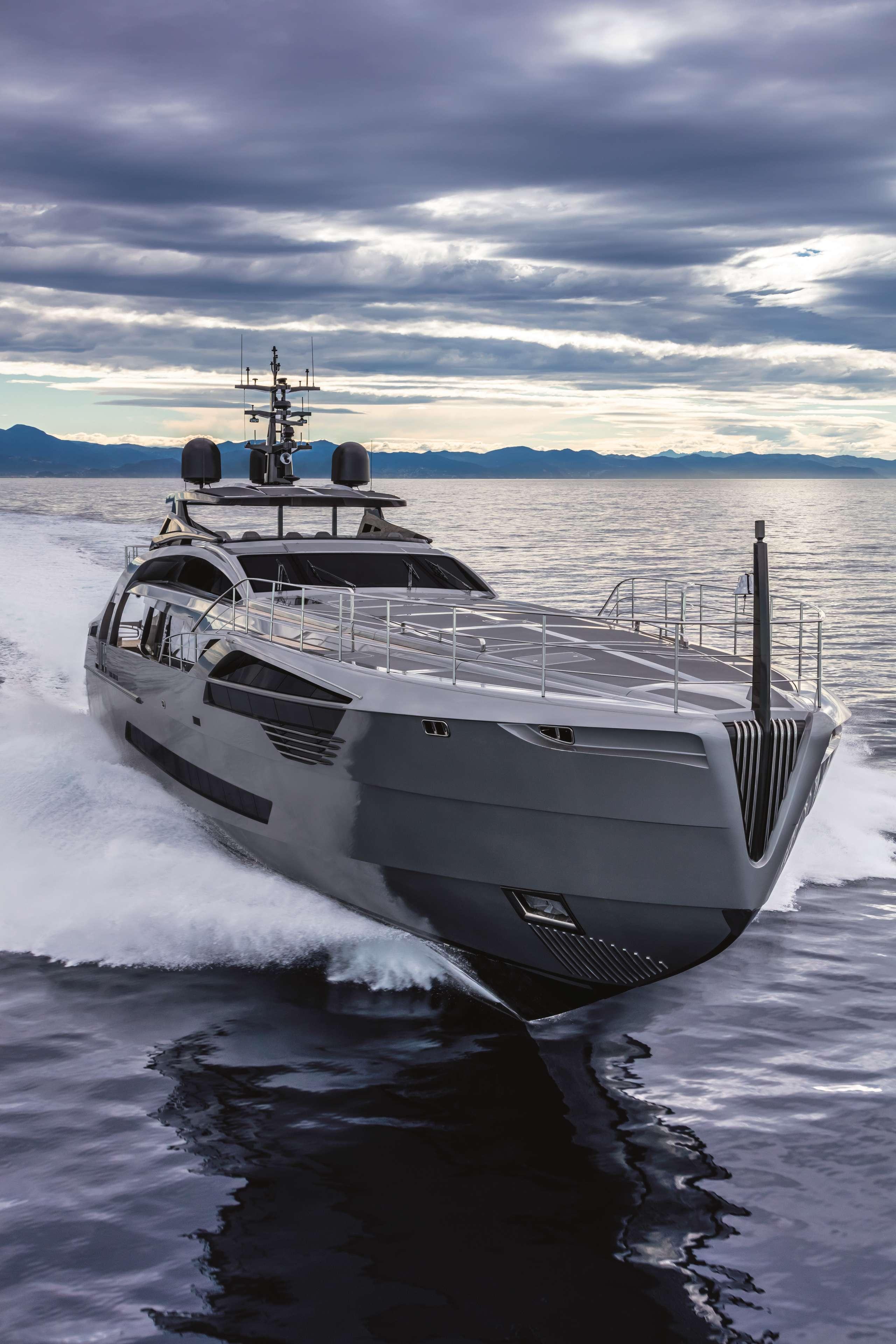 pershing 140 yacht cost