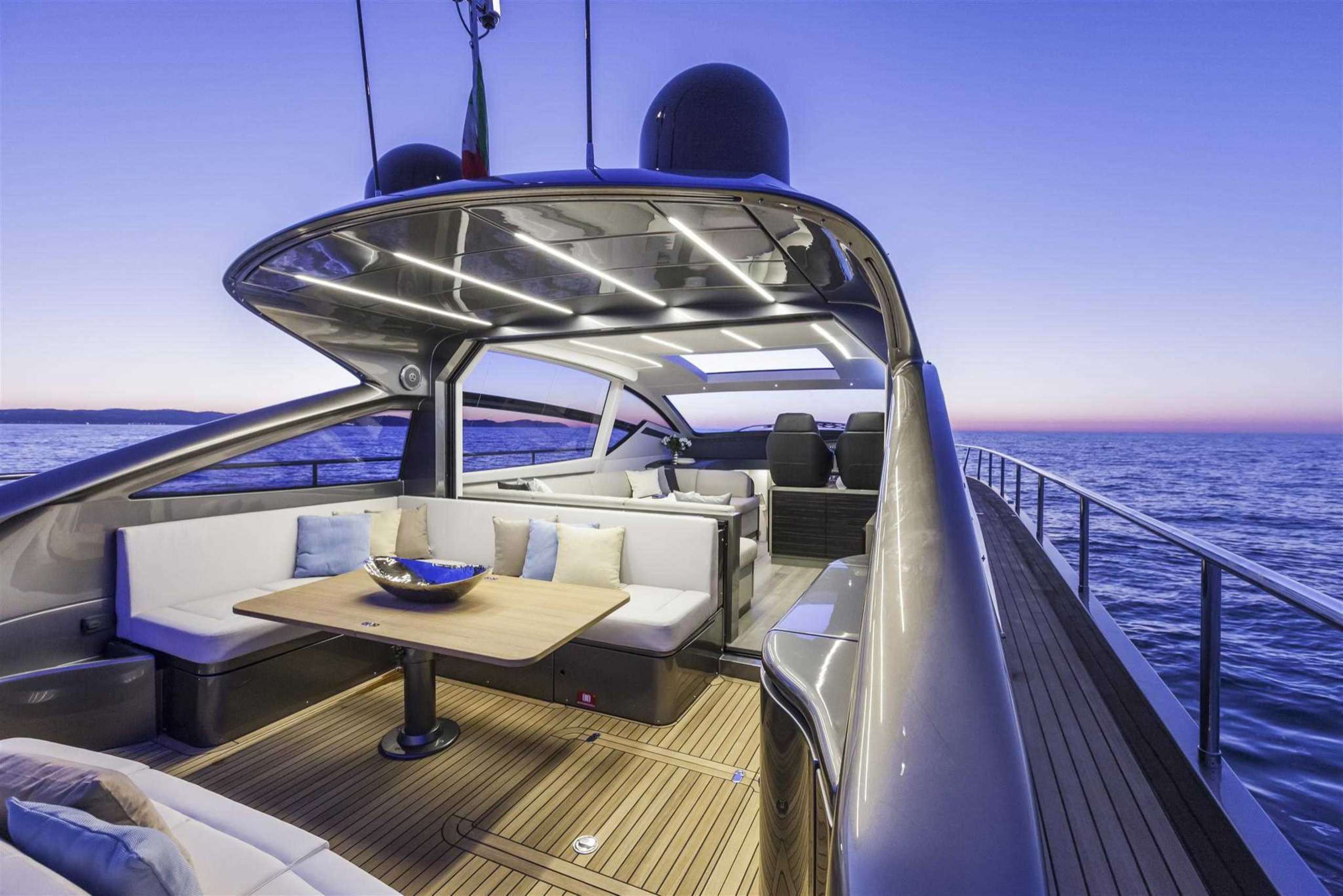 yacht pershing 62 prezzo