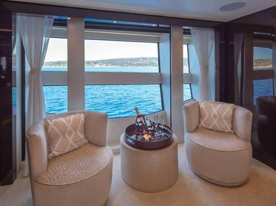 <b>Галерея интерьеров</b>  Sunseeker 131 Yacht Aqua Libra 