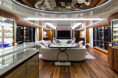 <b>Галерея интерьеров</b>  Sunseeker 131 Yacht Living The Dream 